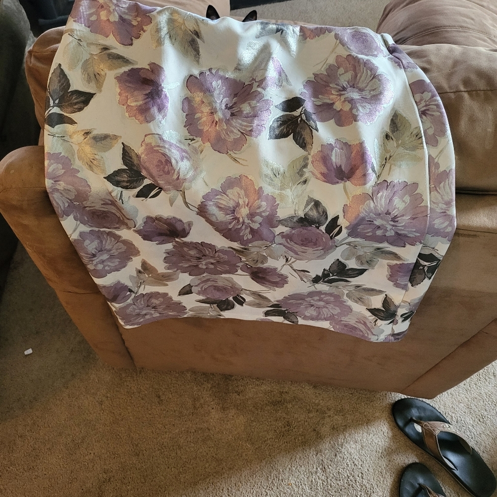 White skirt with purple flowers XL